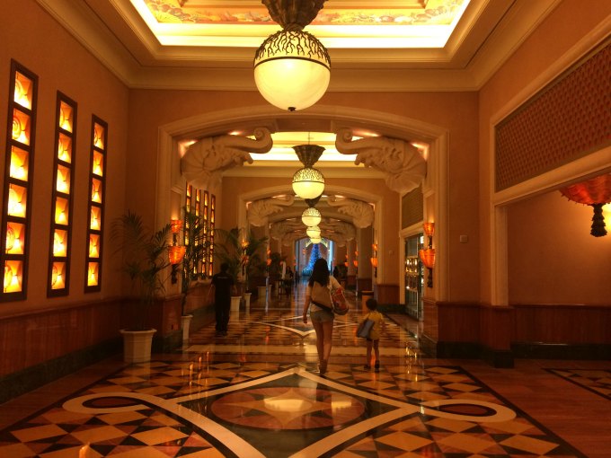 atlantis the palm lobby